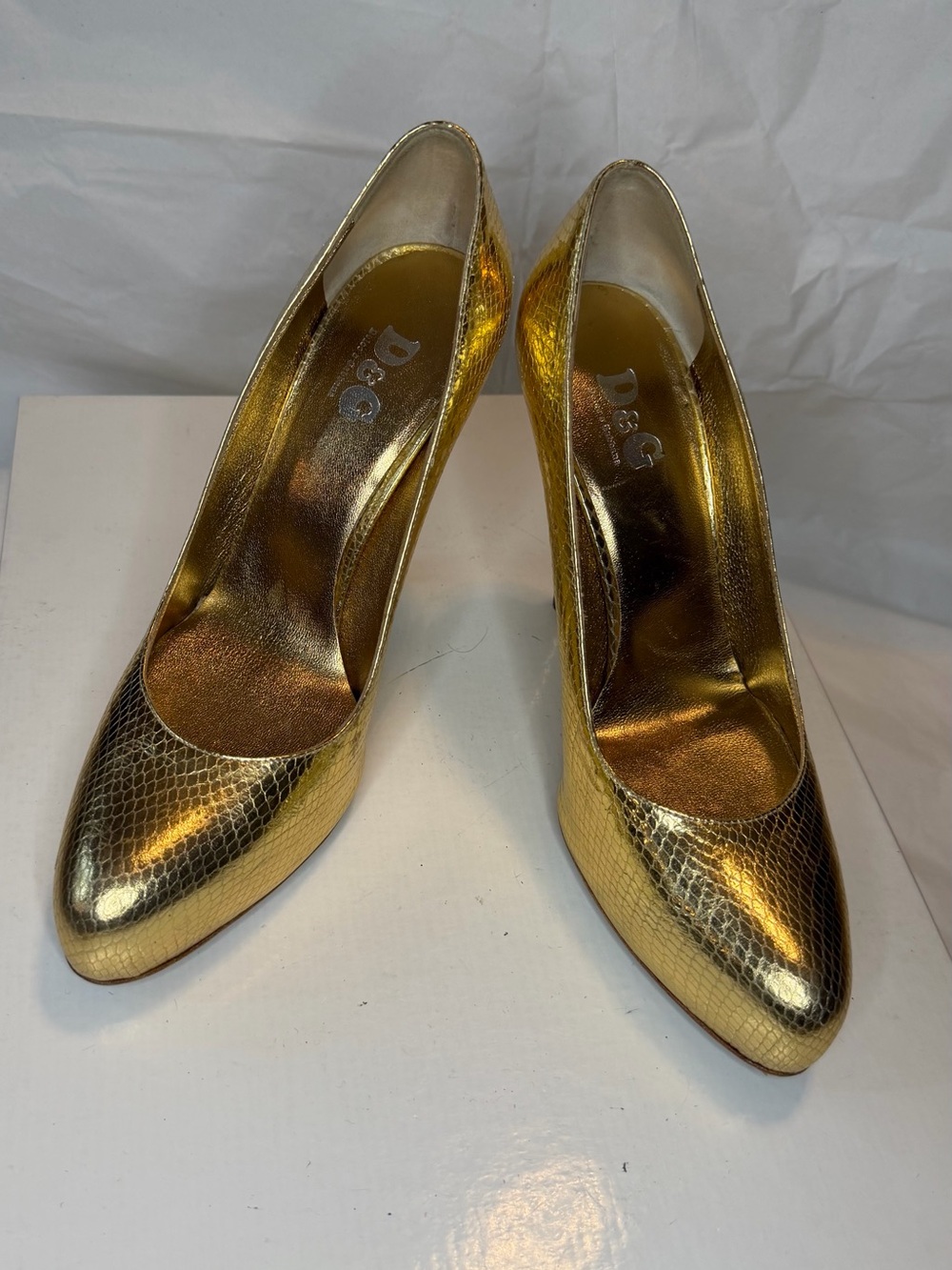 D&G Metallic Gold Pointed Toe Pumps with Textured Finish